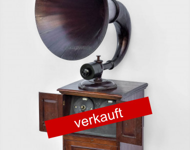 Engl. Röhrebnradio 20er Jahre mit Mahagoni-Trichter Engl. Röhrebnradio 20er Jahre mit Mahagoni-Trichter