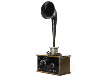 Röhrenradio 20er Jahre mit Bluetooth-Trichterlautsprecher Röhrenradio 20er Jahre